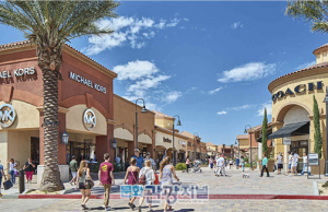 거대하고 화려한 복합쇼핑몰에 가려진 그림자