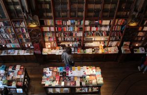 푸근한 매력의 독립서점, 유행에도 허덕이는 속사정