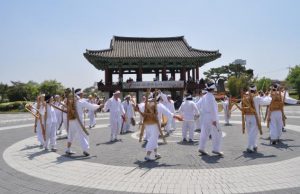 전라북도 무형문화재 제1호로 지정된 ‘익산목발노래‘ 공개 행사 개최