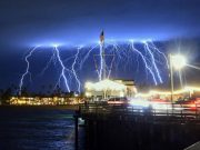 로스앤젤레스 북서쪽 산타바바라 카운티 해안 5분 사이 1500여회 천둥·번개 발생