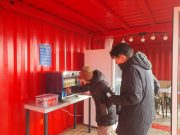 신안군, 섬 겨울꽃 축제장에 음료 양심 판매대 운영