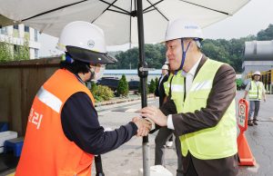 이재준 수원특례시장, 추석 연휴 비상근무자 찾아가 격려