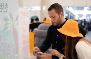 제주공항에서 친환경 여행 캠페인 펼쳐