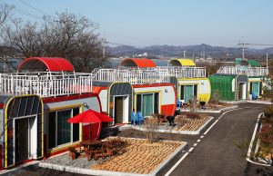 노을이 아름다운 돌머리 해수욕장 ‘하우스캠핑장’ 개장