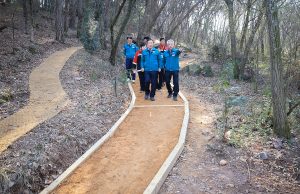 함안군 최초‘ 황톳길 ’, 성산산성 탐방로에 조성 완료
