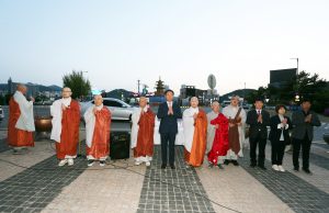 신영재 홍천군수, 부처님오신날 봉축탑 점등식 참석