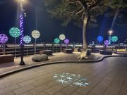 포항 구룡포 밤을 환히 밝혀 관광객들에게 볼거리 제공