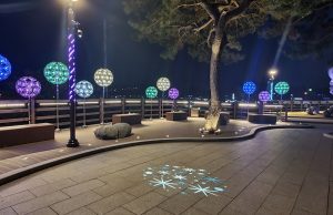 포항 구룡포 밤을 환히 밝혀 관광객들에게 볼거리 제공