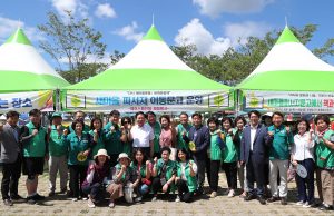 안동시새마을회, 야외 물놀이장에서 피서지 문고 운영