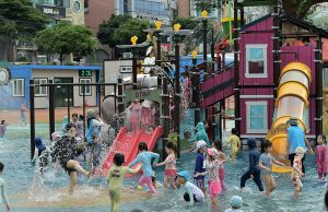 여수 도심 속 어린이 물놀이장 인기 최고