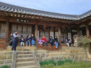 고택, 봄 꽃으로 물든 고택의 향기