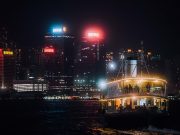 세븐틴 민규·버논, 홍콩의 밤에 물들다… 빅토리아 하버서 나이트라이프 즐겨