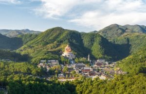 ‘동방의 숨겨진 비경’ 닝보 설두산서 2025 한중 등산 대회 성황리 개최