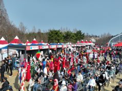 논산딸기축제 개막…달콤한 향기 속 4일간 축제 시작