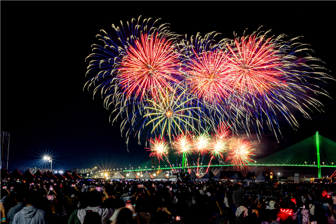 150년 부산항의 시간, 축제로 꽃피다…북항서 부산항축제 개막