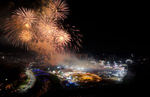 포토뉴스 ㅣ 강경젓갈축제 개막 불꽃쇼, 화려한 불빛으로 축제의 밤 밝혀