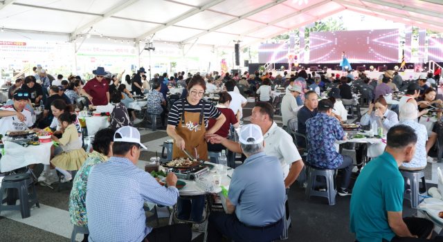 태안 꽃지해변에 미식객 4만5천명…태안한우 축제 역대 최대