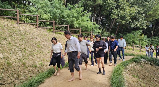 구미 해마루공원서 700여명 가을길 걸어…음악 공연도 함께