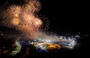 포토뉴스 ㅣ 강경젓갈축제 개막 불꽃쇼, 화려한 불빛으로 축제의 밤 밝혀