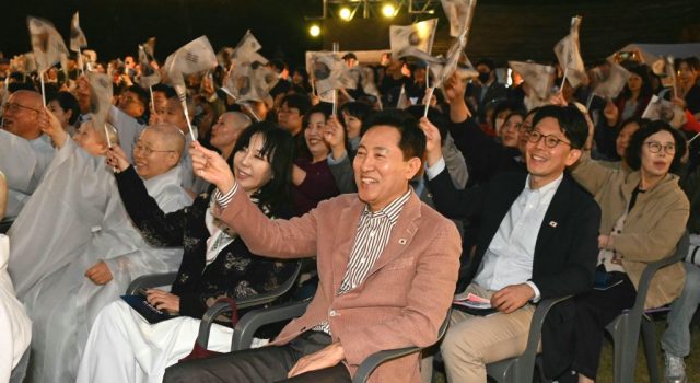 오세훈 시장, 진관사 가을음악회 찾아 시민들과 산사 음악 감상